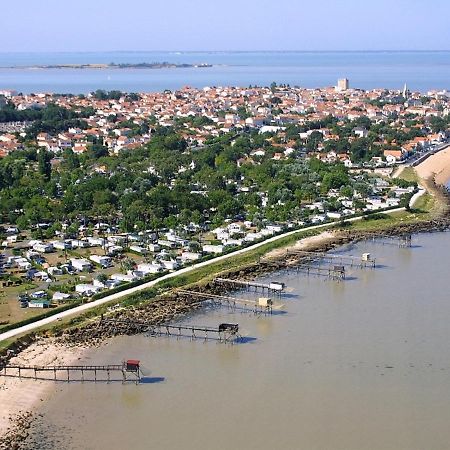 Mobil-Home A Fouras : Proche Plage, 2 Chambres, Tv, Plancha, Parking, Ideal Famille - Fr-1-709-58 Exterior foto