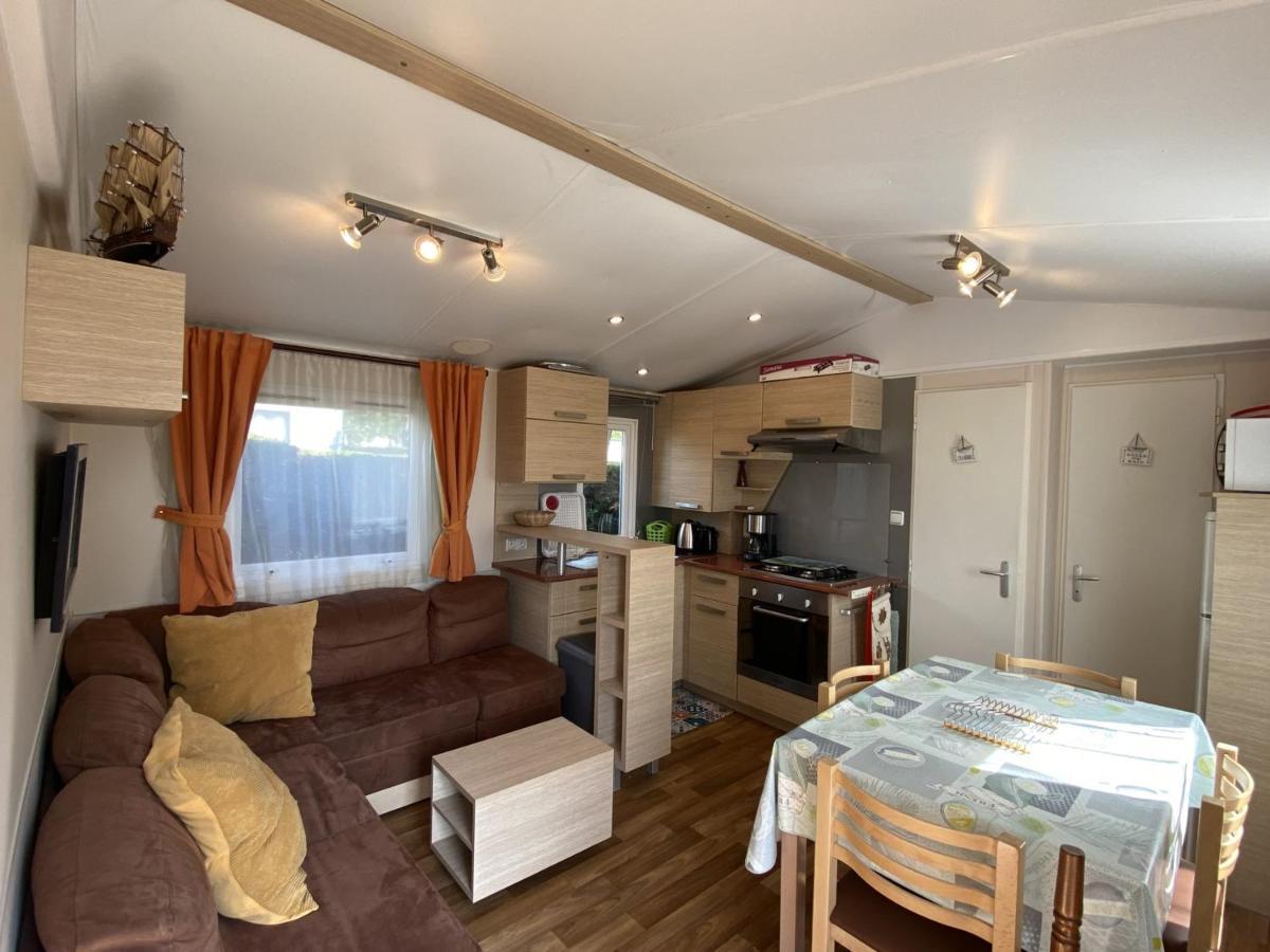 Mobil-Home A Fouras : Proche Plage, 2 Chambres, Tv, Plancha, Parking, Ideal Famille - Fr-1-709-58 Exterior foto